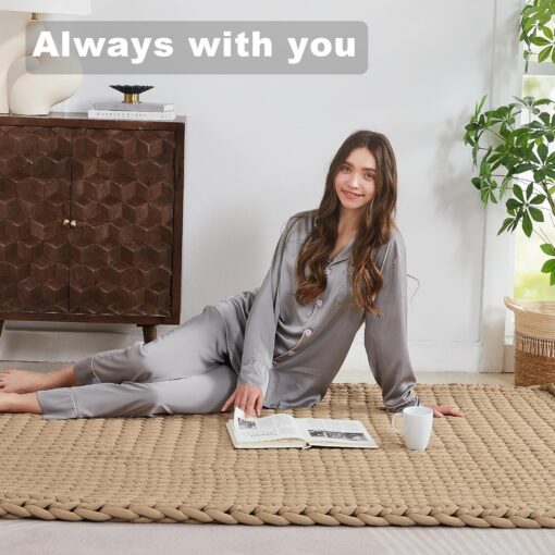Hand-Knit Chunky Weighted Blanket - Image 4