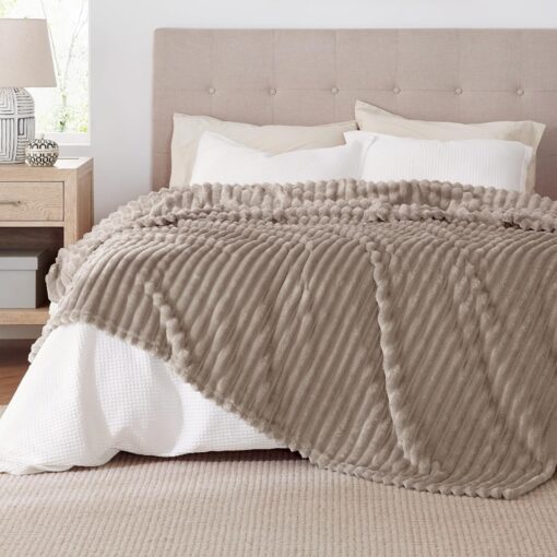 Bedsure Pure White Plush Blanket - Image 3